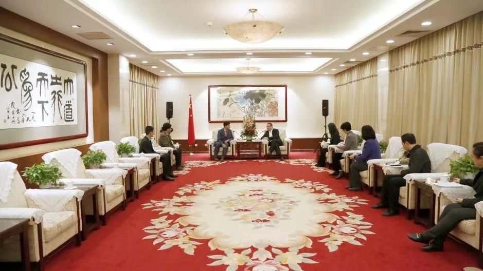 郑建邦会见代表团现场